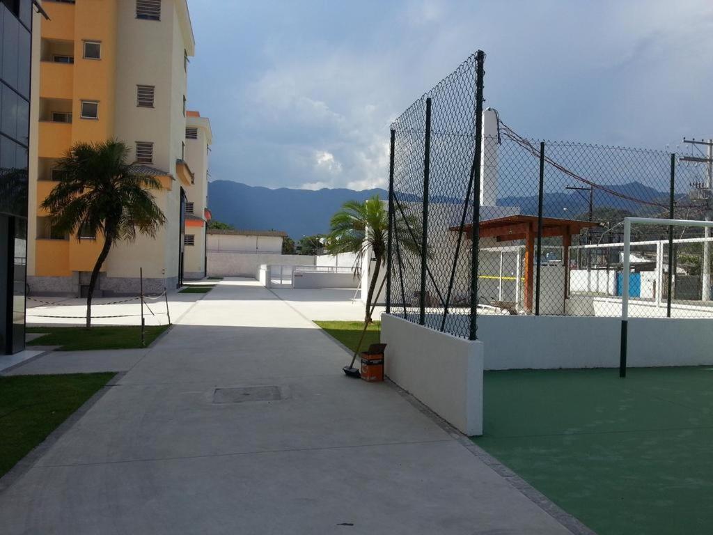 2 Quartos Portaria 24hrs Com Piscina E Churrasqueira Apartamento